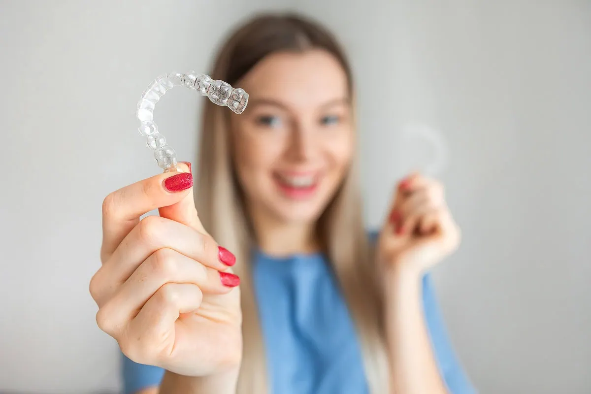 จัดฟันใส Invisalign
